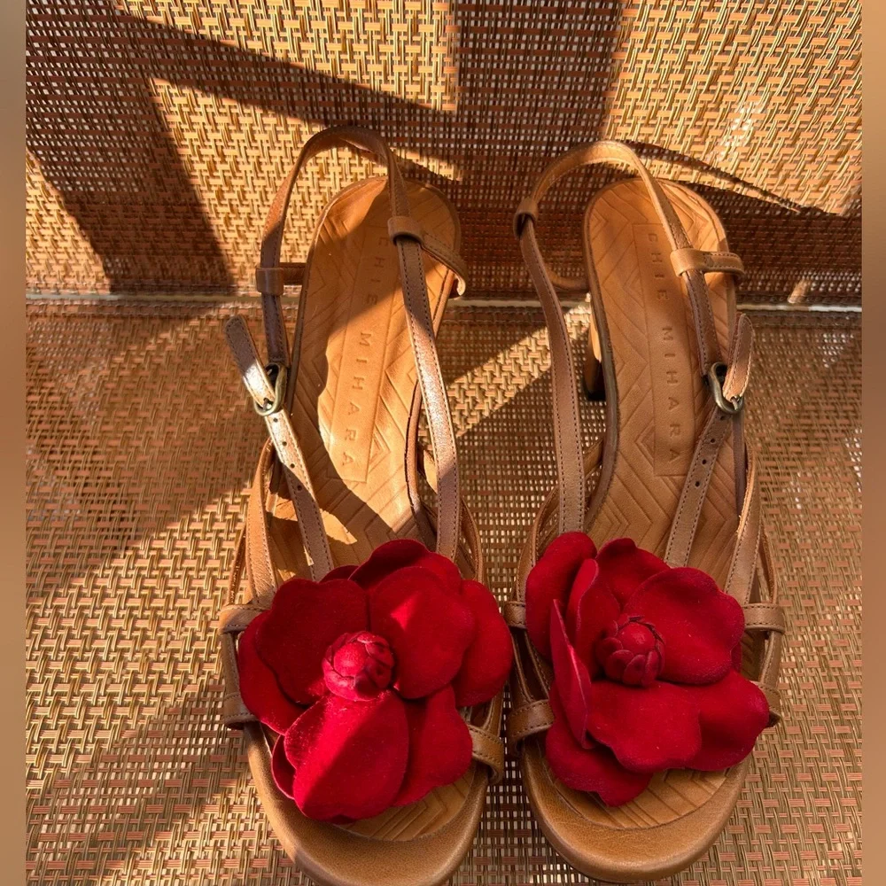 Chie Mihara  Spanish red flowers leather sandals NWT 8,5 (39) - Picture 11 of 15